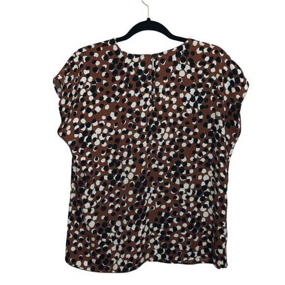 Halogen Sleeveless Top Black and White on Brown. - Picture 3 of 12